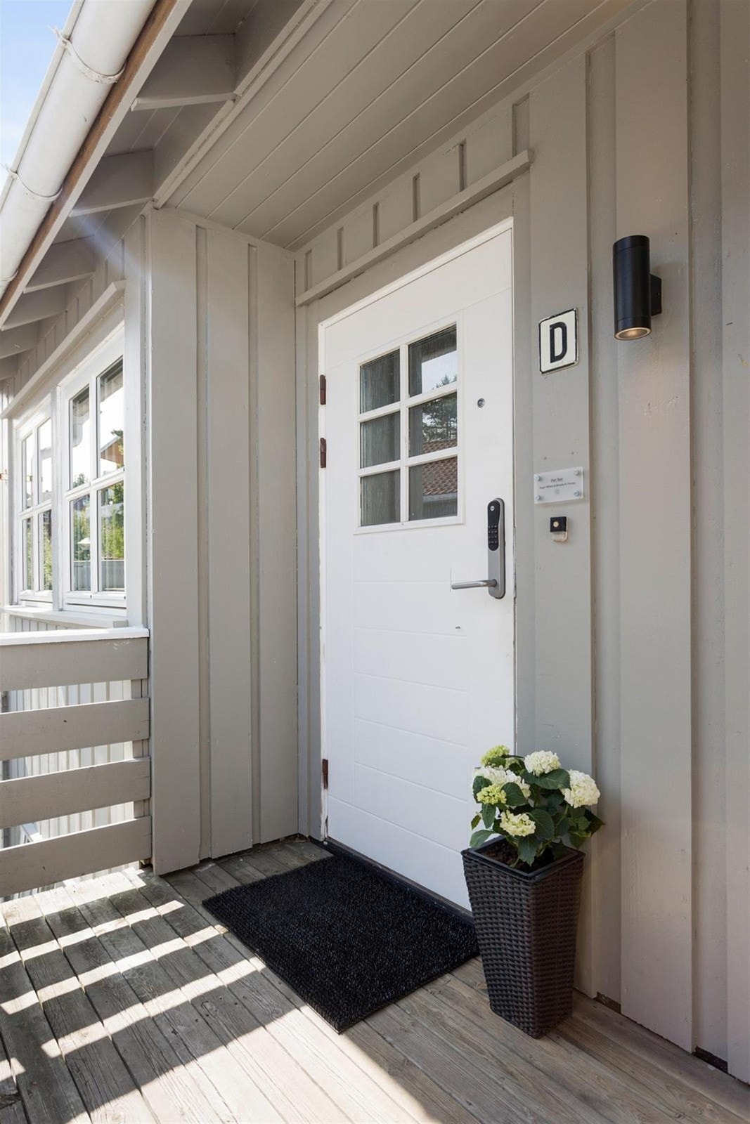 Eget inngangsparti til leiligheten Galleribilde