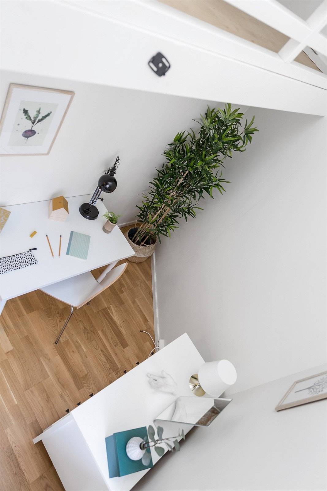 Soverom 3/disponibelt rom med plass til skrivepult og garderobeskap. Hems med sengeplass Galleribilde