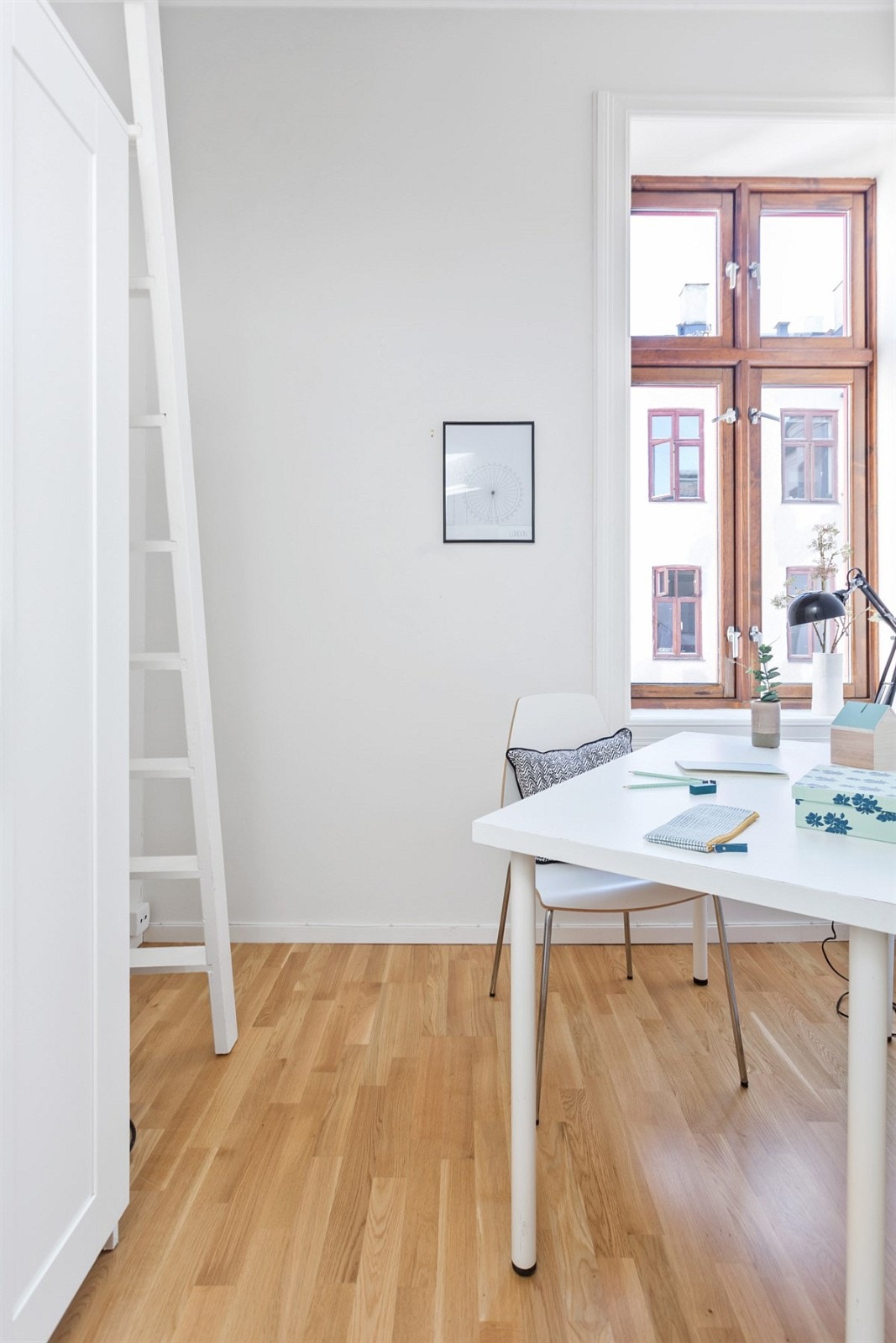 Soverom 2/disponibelt rom med plass til garderobeskap og pult. Hems med soveplass Galleribilde