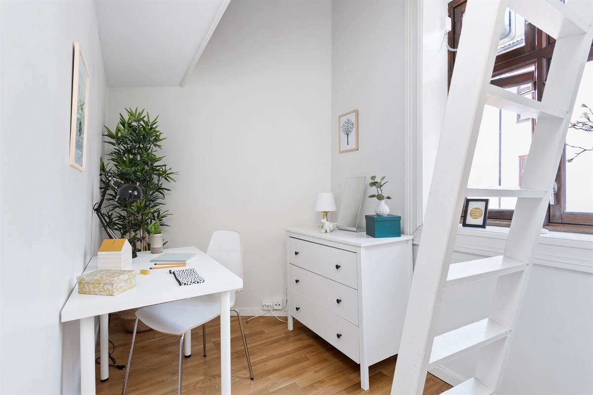 Soverom 3/Disponibelt rom med plass til garderobeløsning og pult. Hems med soverplass. Galleribilde
