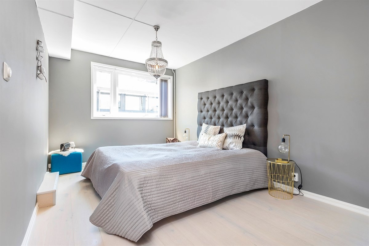 Stort soverom med mulighet for garderobeløsning. Galleribilde