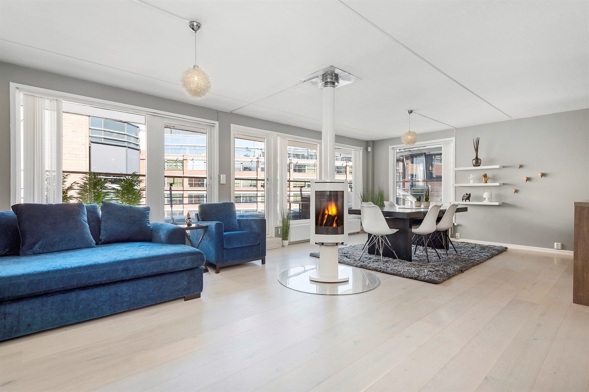 Velkommen til Sjøgata 4 - Kontakt Carl Sveistrup på 980 45 319 dersom privatvisning ønskes. Galleribilde