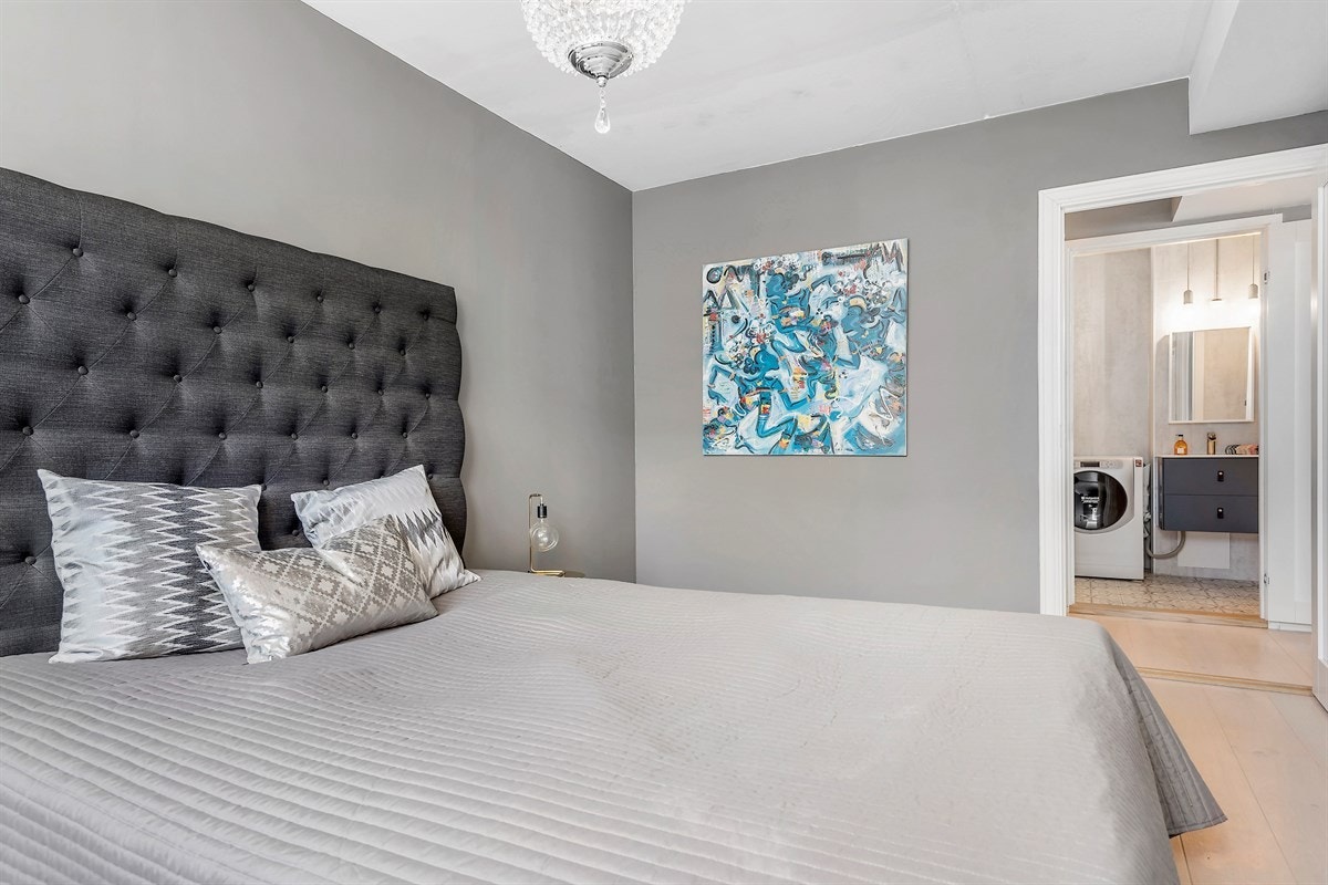 Stort soverom med mulighet for garderobeløsning. Galleribilde