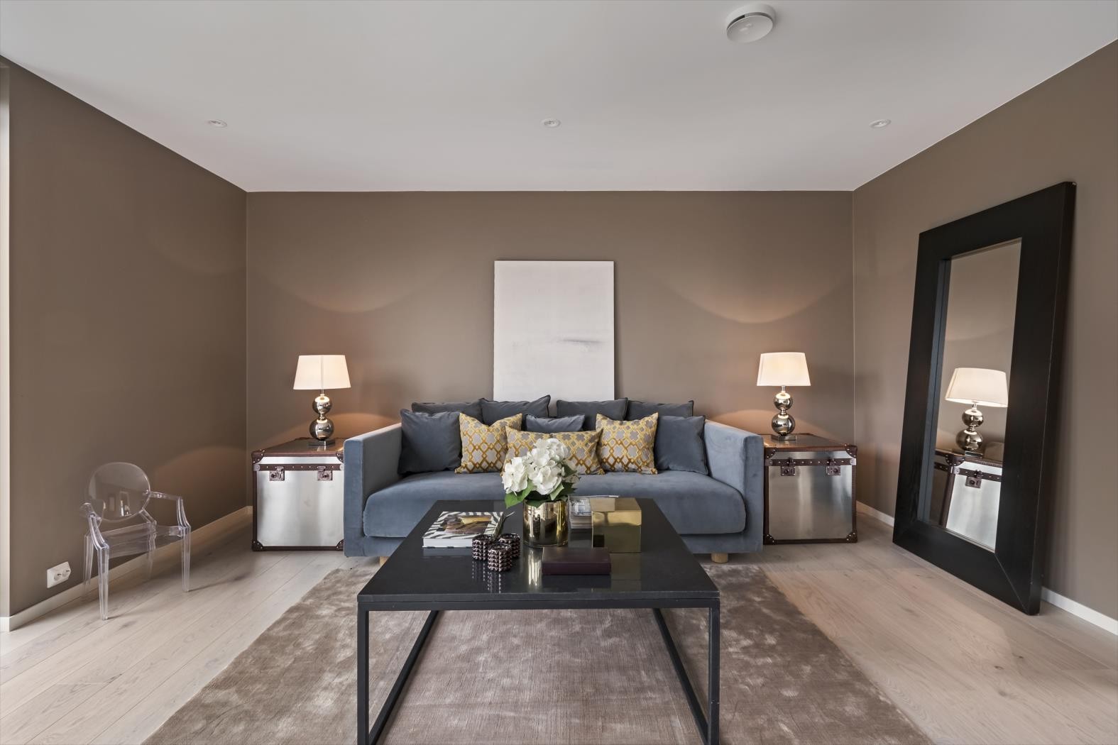 Stuen er enkel å møblere og mulighetene er mange. Galleribilde