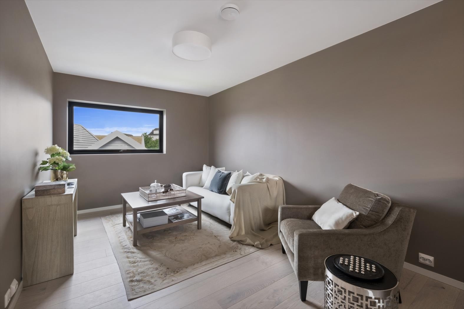 Barnas egen stue? Denne stuen kan med enkle grep gjøres om til et fjerde soverom. Galleribilde