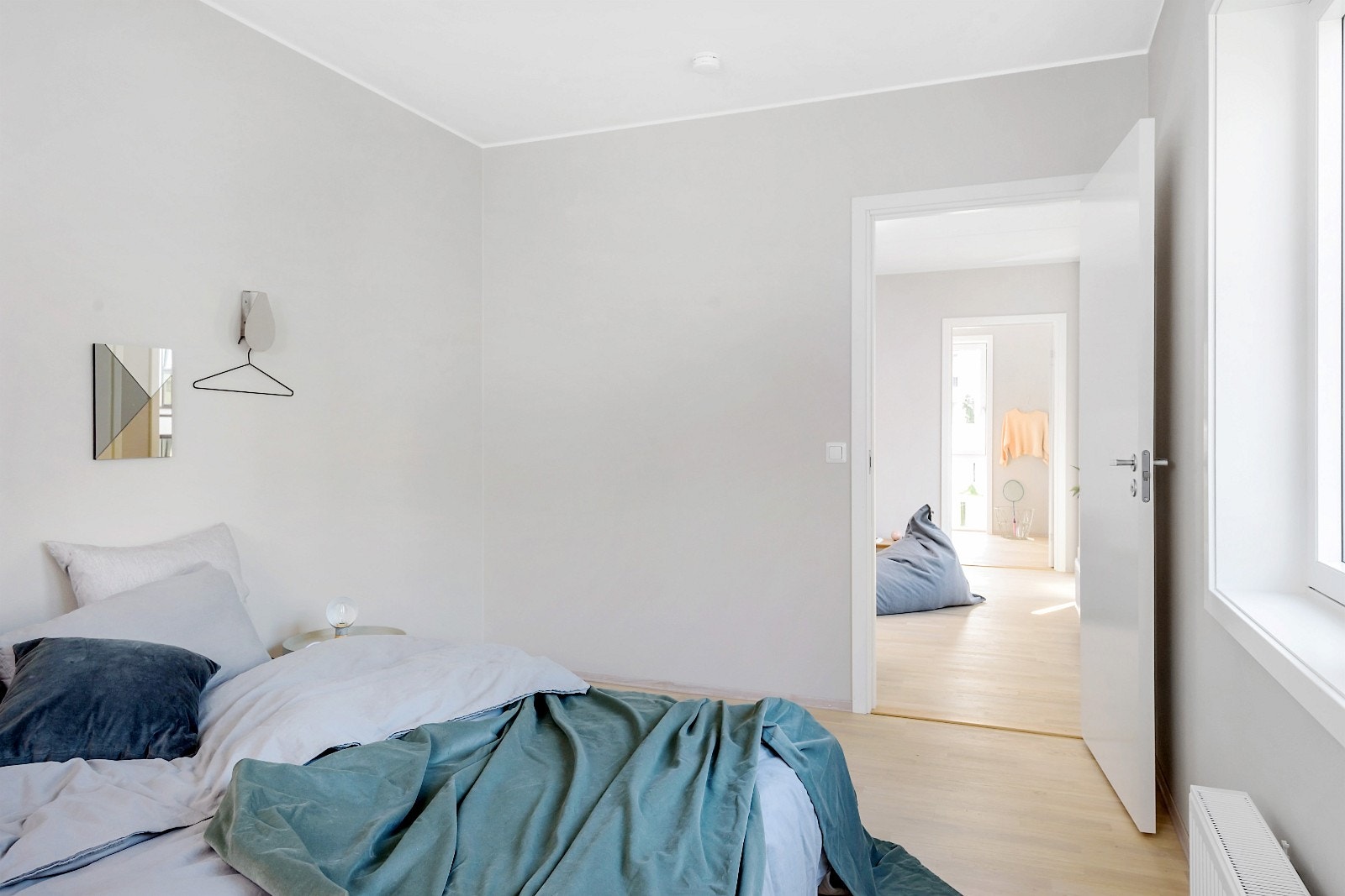 Nå også med garderobeskap Galleribilde