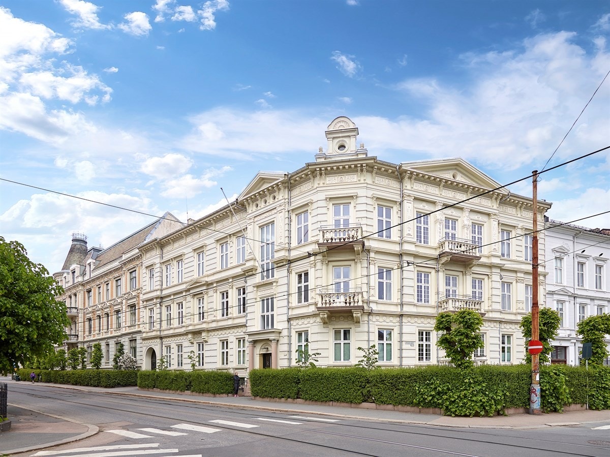 Fasade - Fasjonabel og meget klassisk bygård. Galleribilde