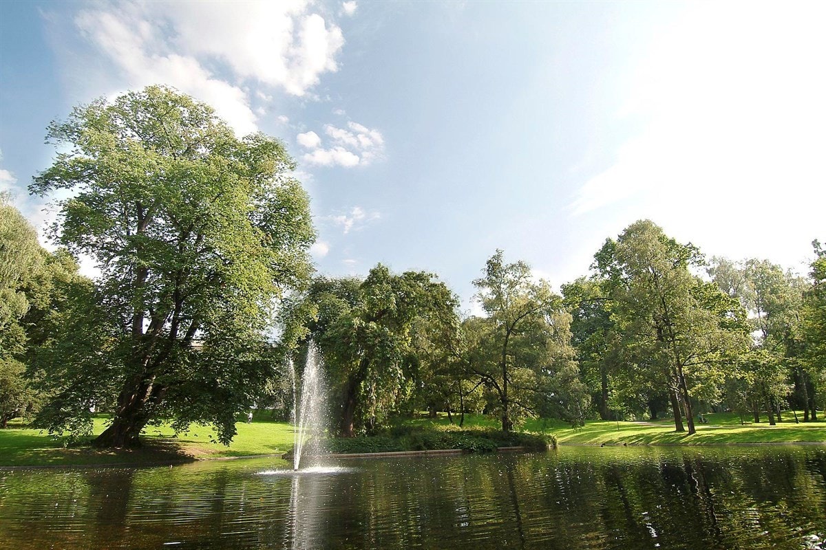 Nærområde - Få meter til populære Slottsparken. Galleribilde