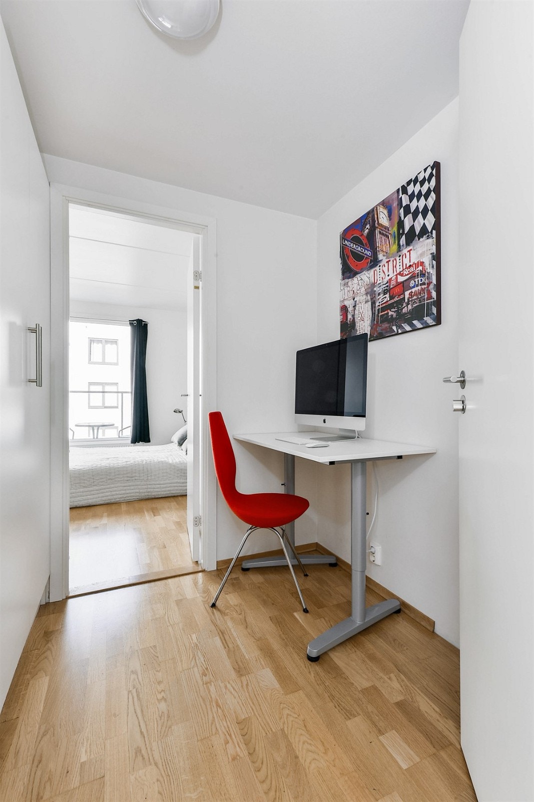 I tilstøtende soverommet er det kontor, med videre adkomst til bad. Galleribilde