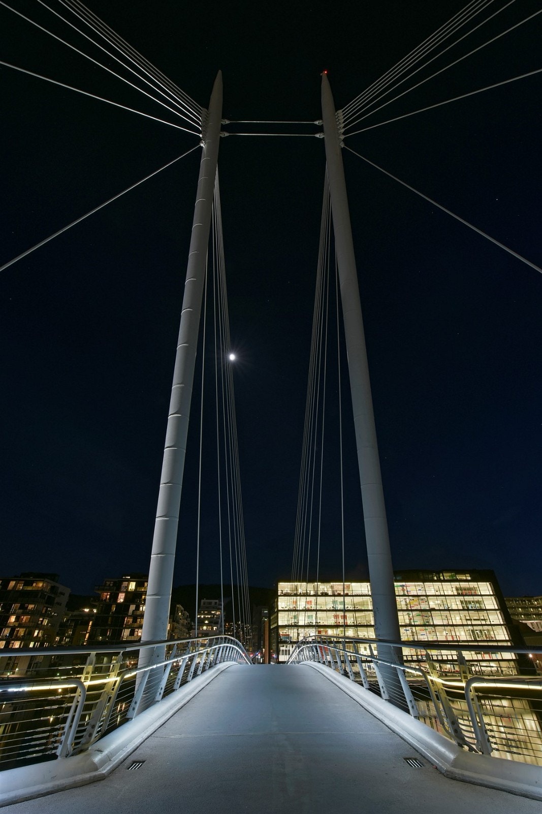 Leiligheten ligger midt i byens møteplass for kultur, konserter, servering og opplevelser. Galleribilde