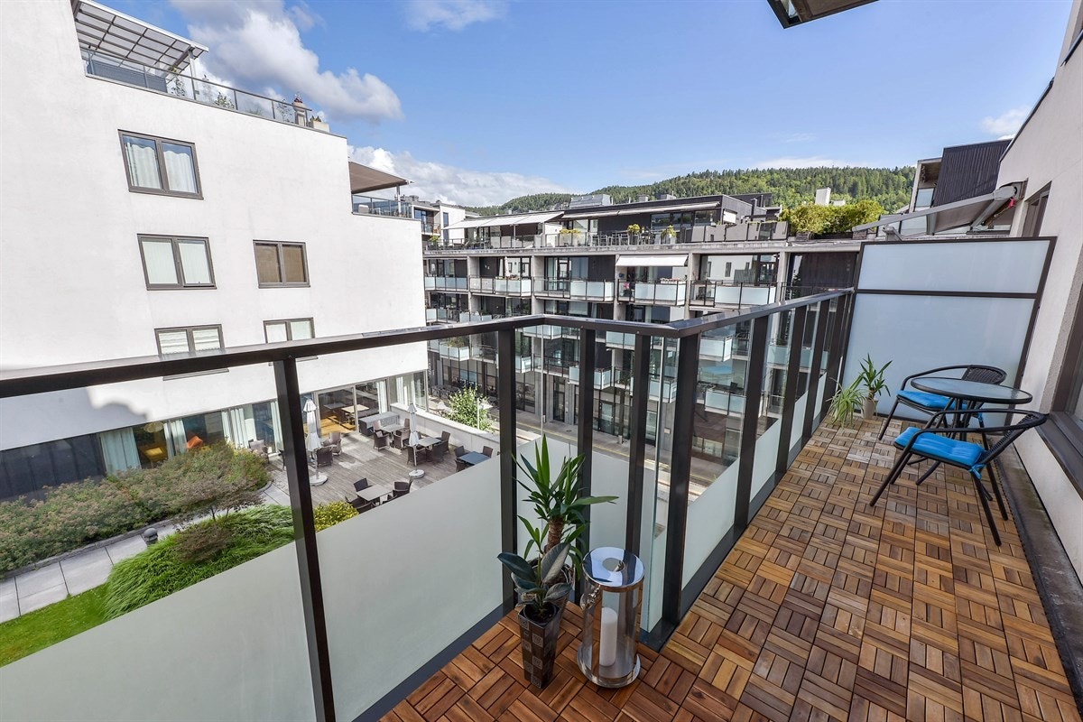 Verandaen har en flott utsikt og er vestvendt. Galleribilde