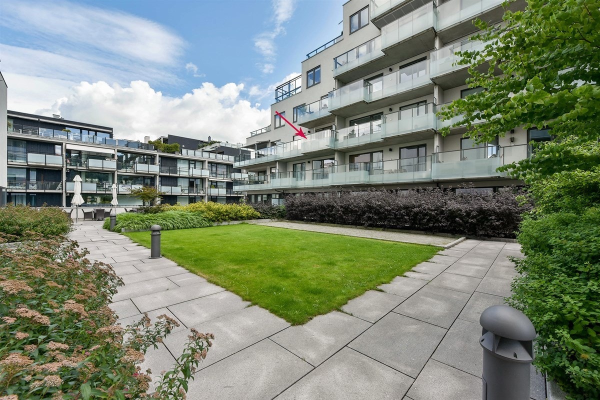 Privatmegleren ved John Granly Steen og Jørgen Braathen Becher har gleden av å presentere denne pene 2-roms pluss-leiligheten med vestvendt veranda beliggende på Union Brygge i Drammen kommune. Galleribilde