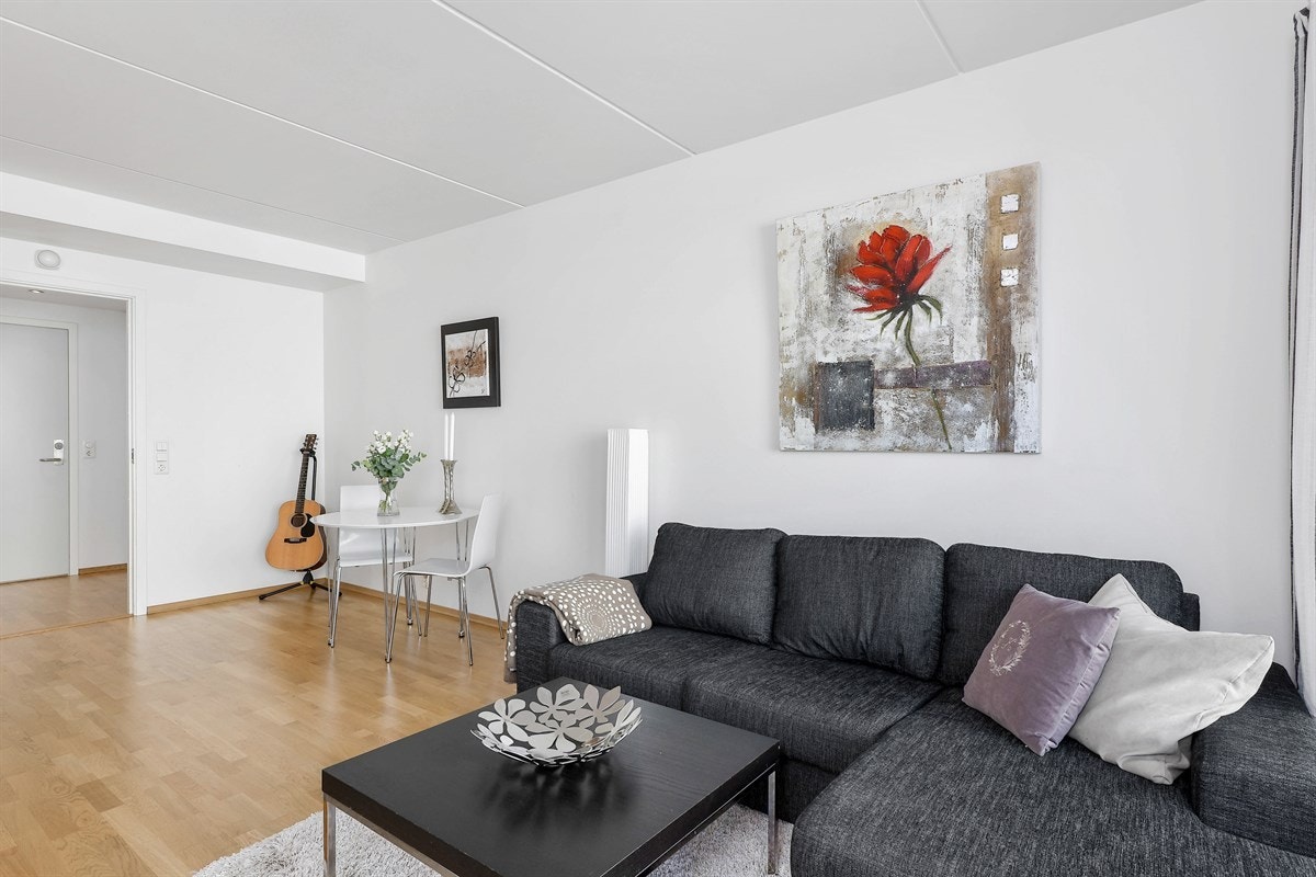 Det er god plass til forskjellige møblement som sofagruppe, spiseplass med mer. Galleribilde