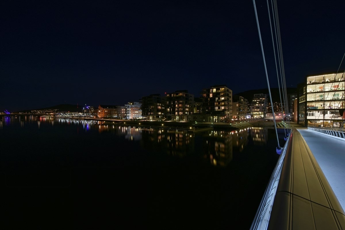 Ved å spasere over Ypsilon har Bragernes ytterligere tilbud gjennom Drammen park med sitt nyåpnede aktivitetsområde, Teateret og handelssentrum med gågatene. Galleribilde