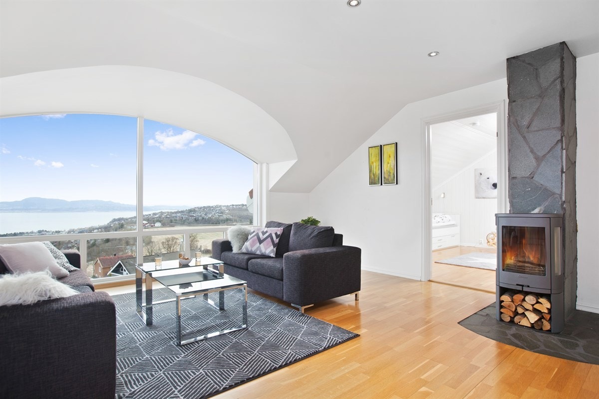 PROA Eiendomsmegling - Peisovn fra 2013 skaper en god stemning. Galleribilde