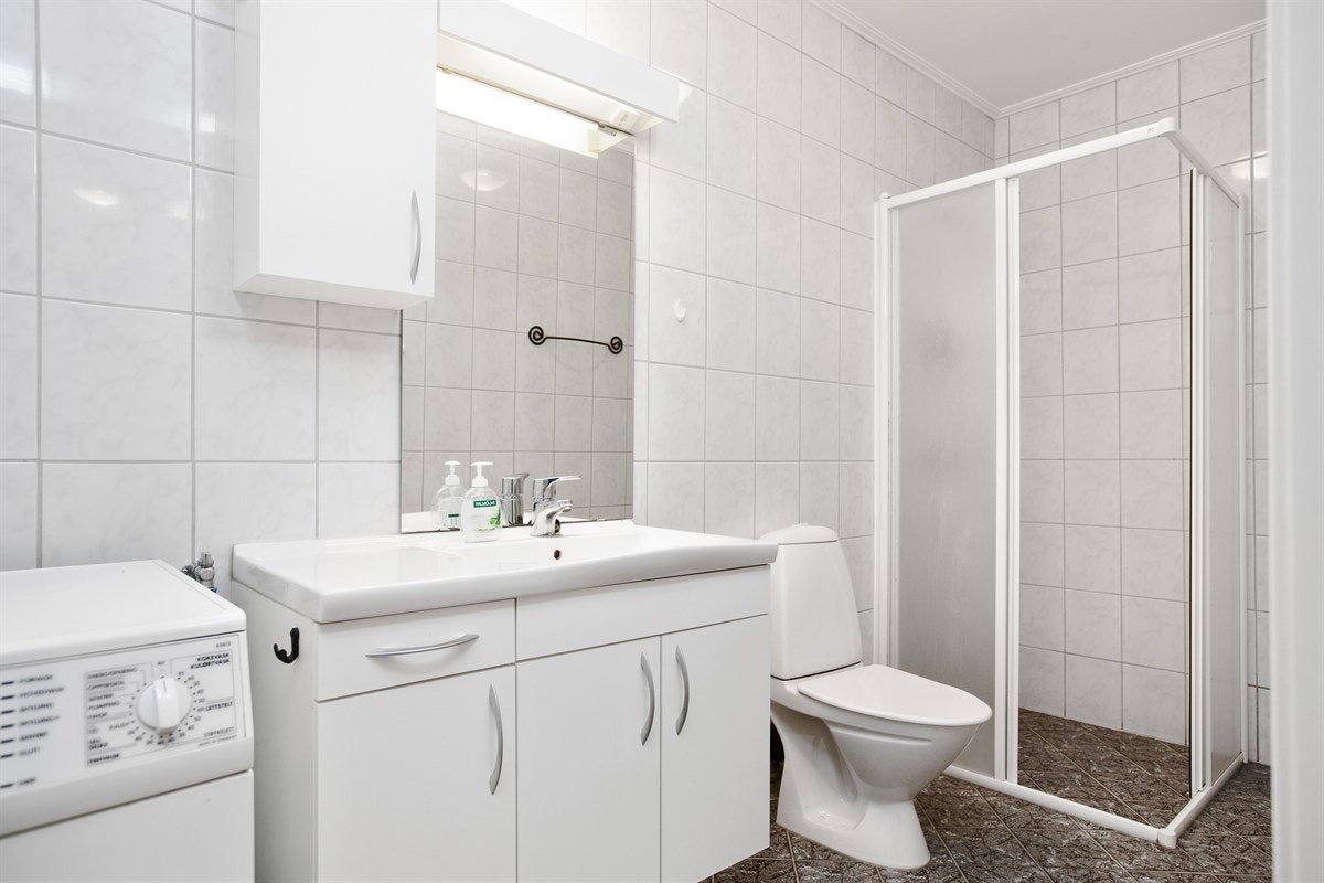 PROA Eiendomsmegling - Badene er flislagt med en god standard. Galleribilde