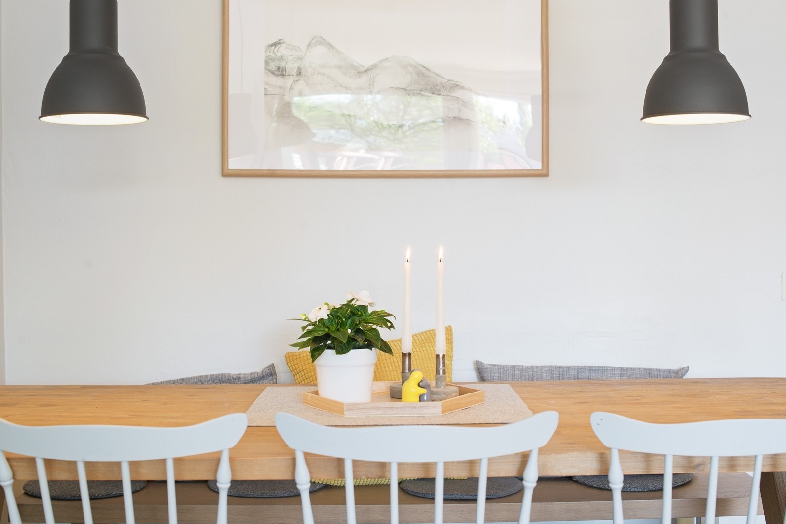 Her kan man sitte over en kopp kaffe eller sitte i de sene kveldstimer under en middag Galleribilde