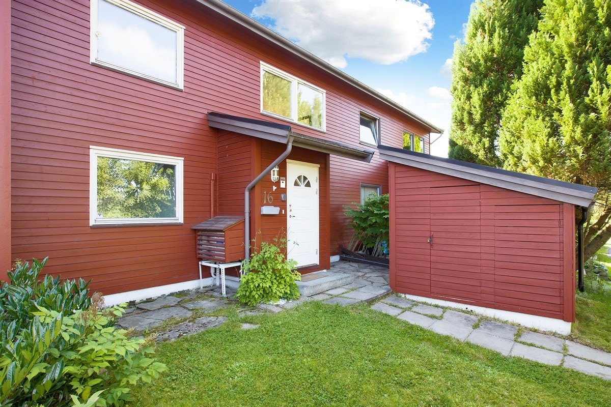 Fint oppparbeidet inngasparti til boligen. Galleribilde