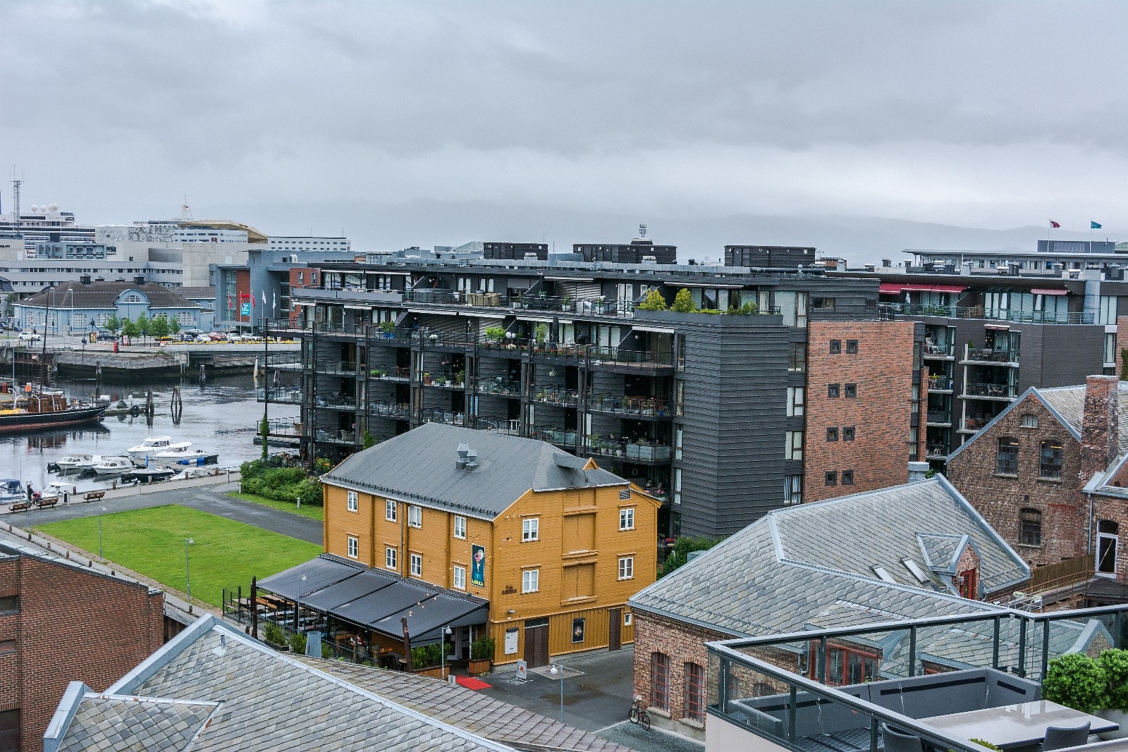 Utsikt fra felles takterrasse på toppen av bygget. Galleribilde