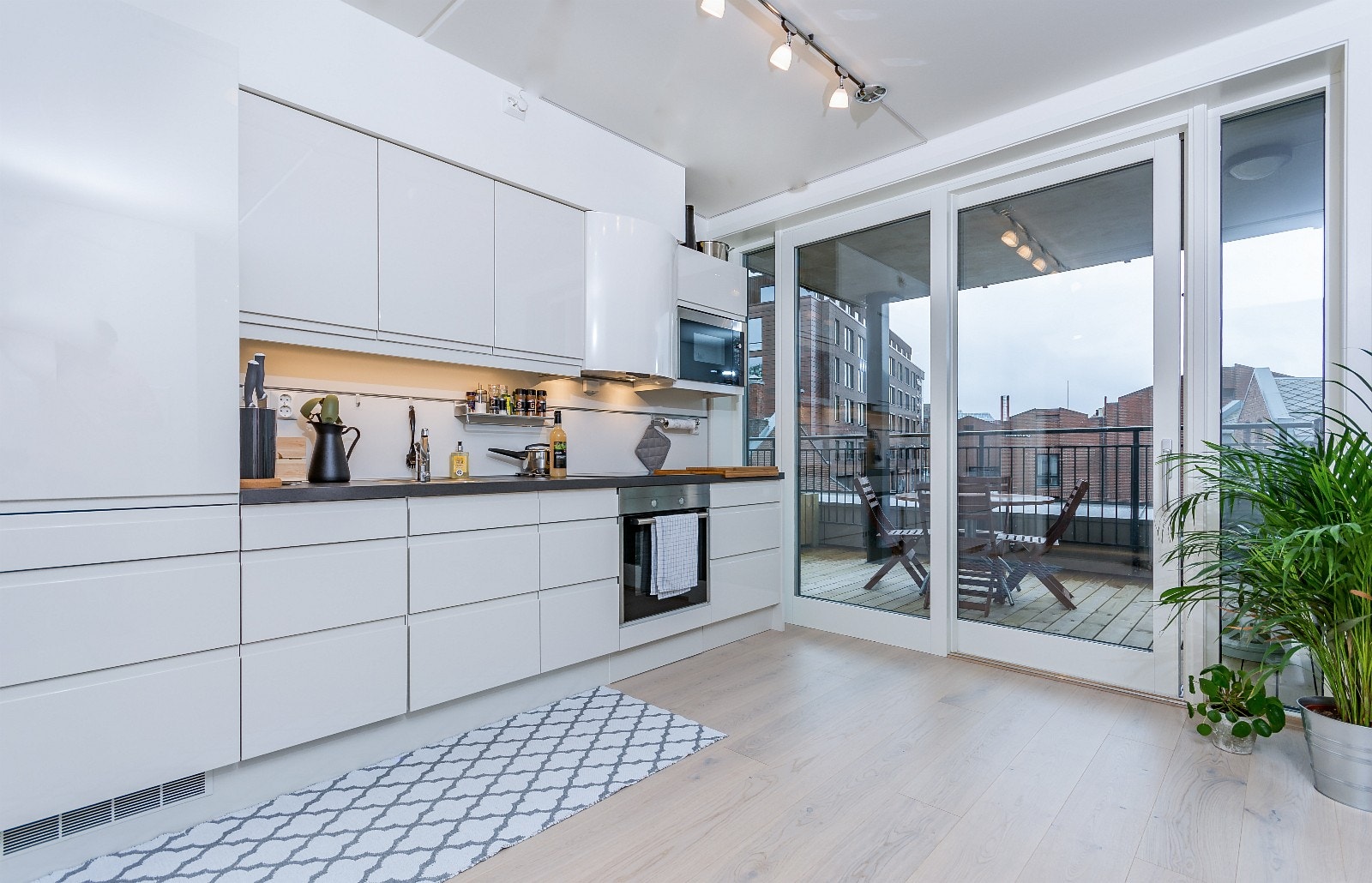 Fullt utstyrt kjøkken Galleribilde