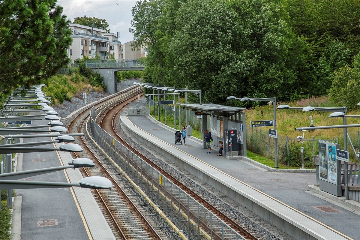 Fra leiligheten bruker man ca. 4 minutter ned til Munkelia T-bane stasjon. Her går linje 1 og 4. Galleribilde