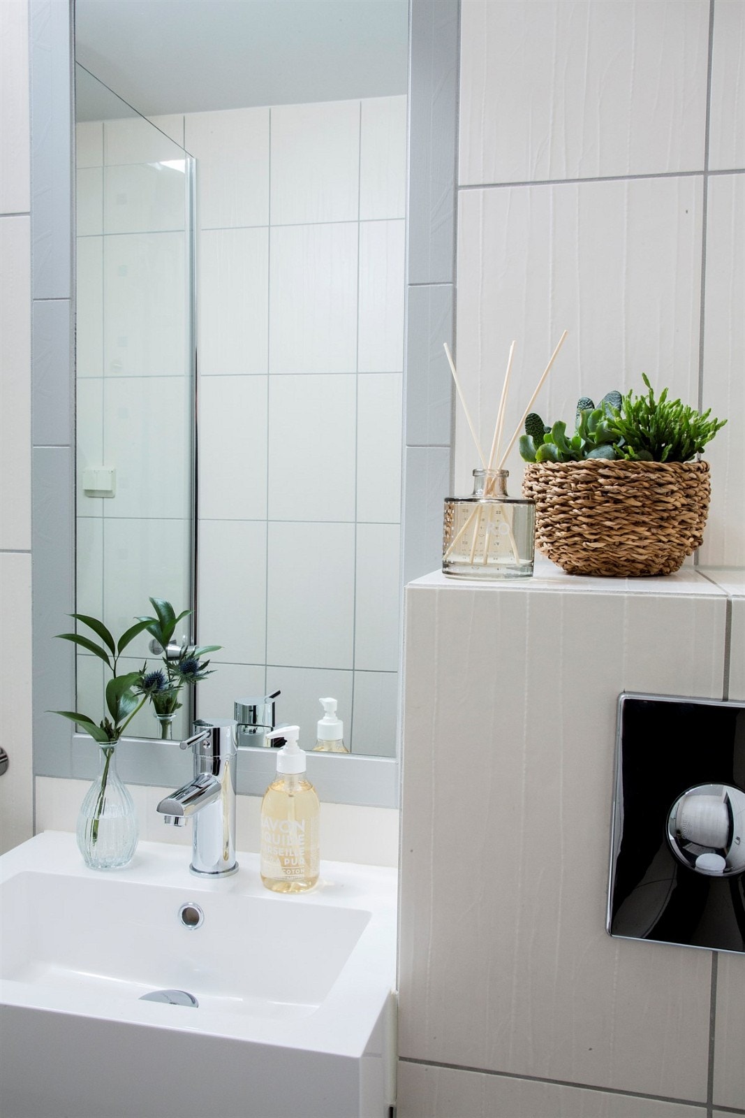 Innmurt speil på badet. Galleribilde