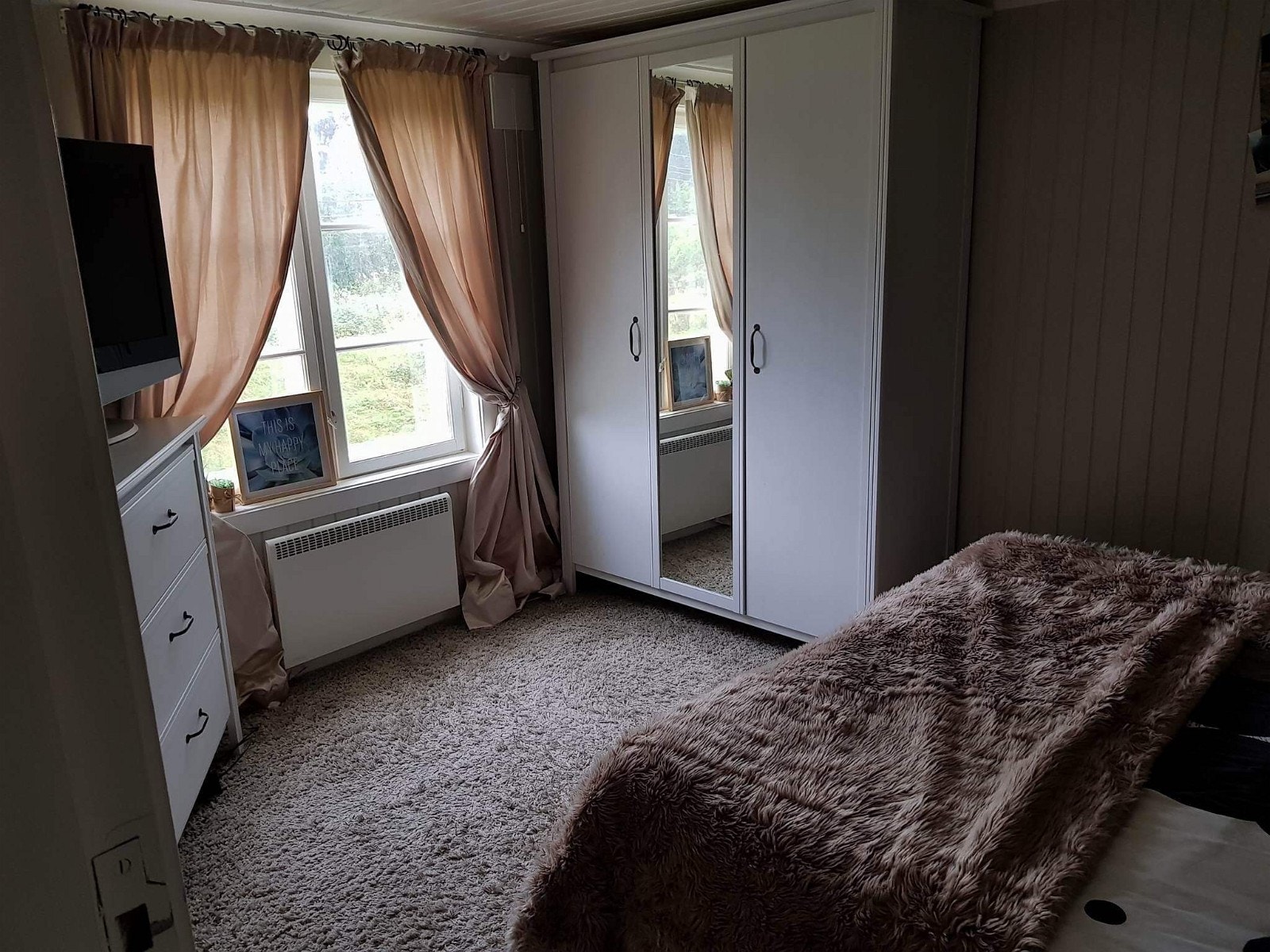 Soverom m utsikt Mot Mjøsa Galleribilde