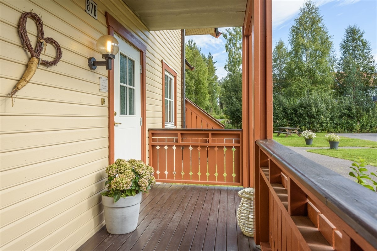 Her kan du sitte og nyte kaffekoppen i morgenssolen på sommerhalvåret. Galleribilde