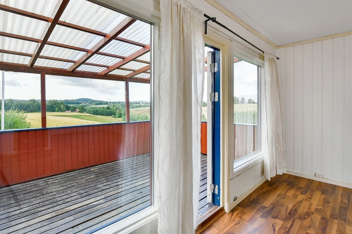 Fra stuen er det utgang til en romslig og fin terrasse. Galleribilde