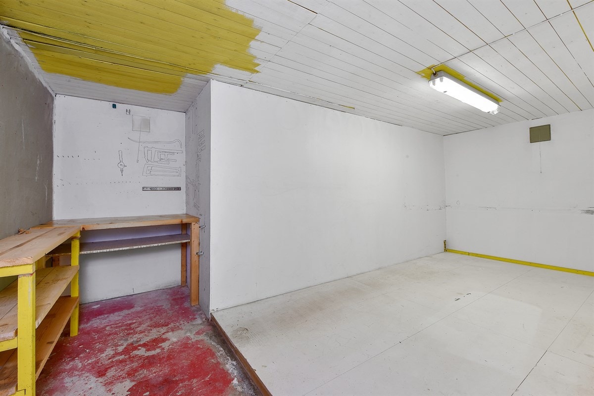I underetasjen er det en bod som har en god størrelse noe som gir gode muligheter for evt hobbyrom eller lignende. Galleribilde