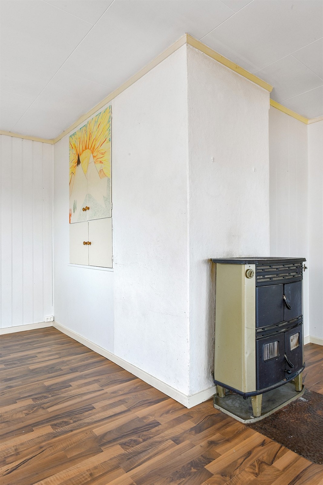 En kombinert parafin- og vedovn skaper ekstra hygge og varme. Galleribilde