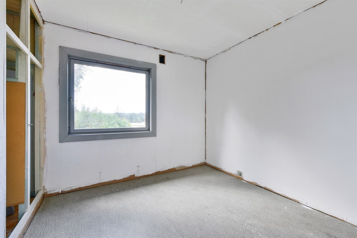 Soverom 2 har god skapplass. Soverom 3 er ikke avbildet. Galleribilde