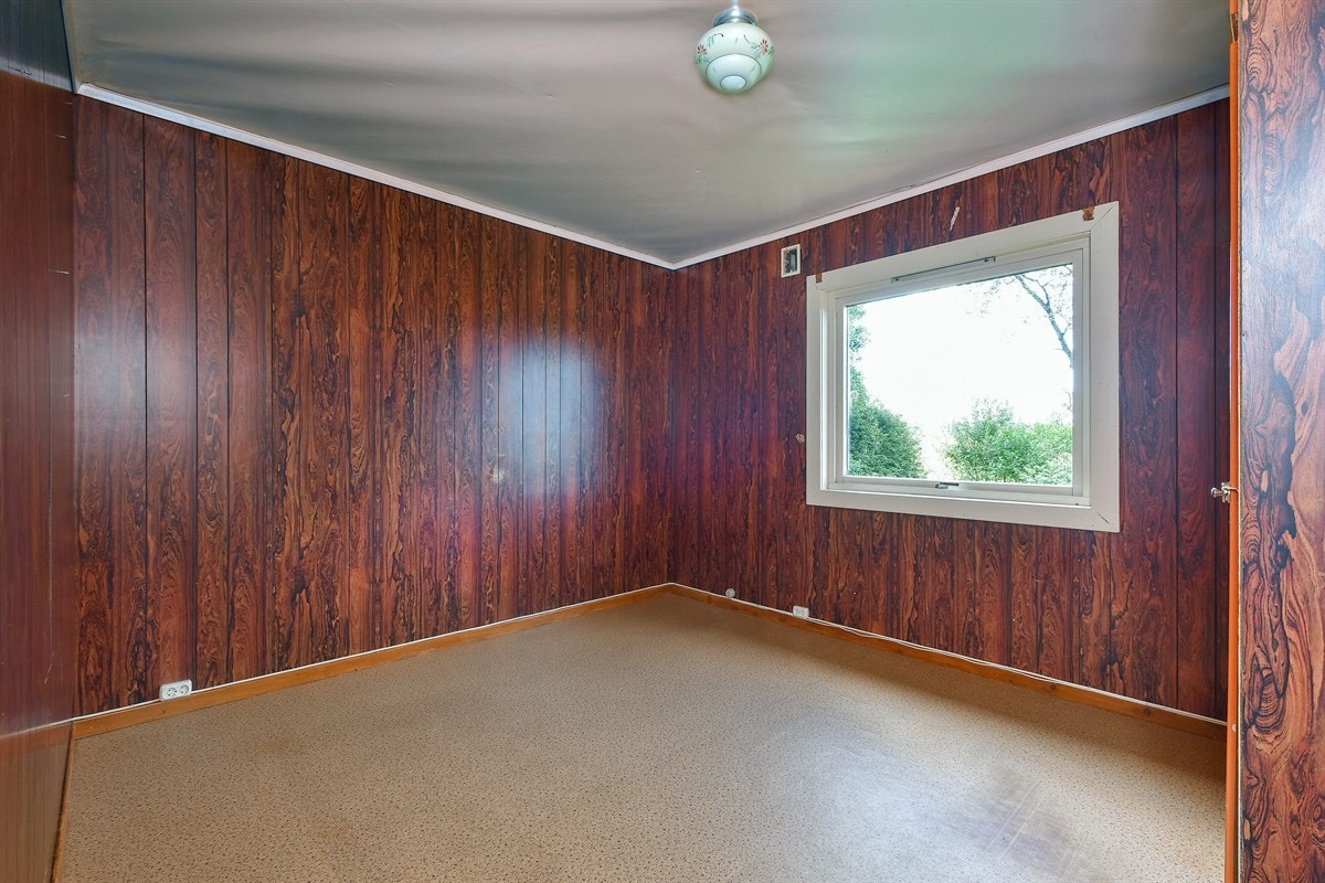 Eneboligen har tre soverom, hvorav to med tilhørende garderobeløsning. Galleribilde