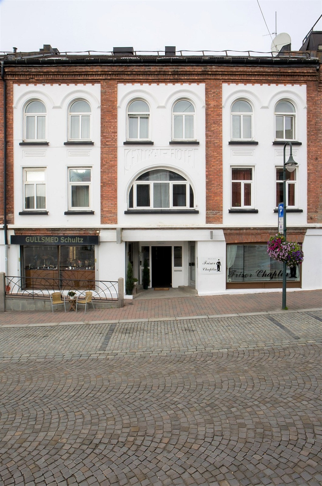 Fasaden fra Storgata. Galleribilde