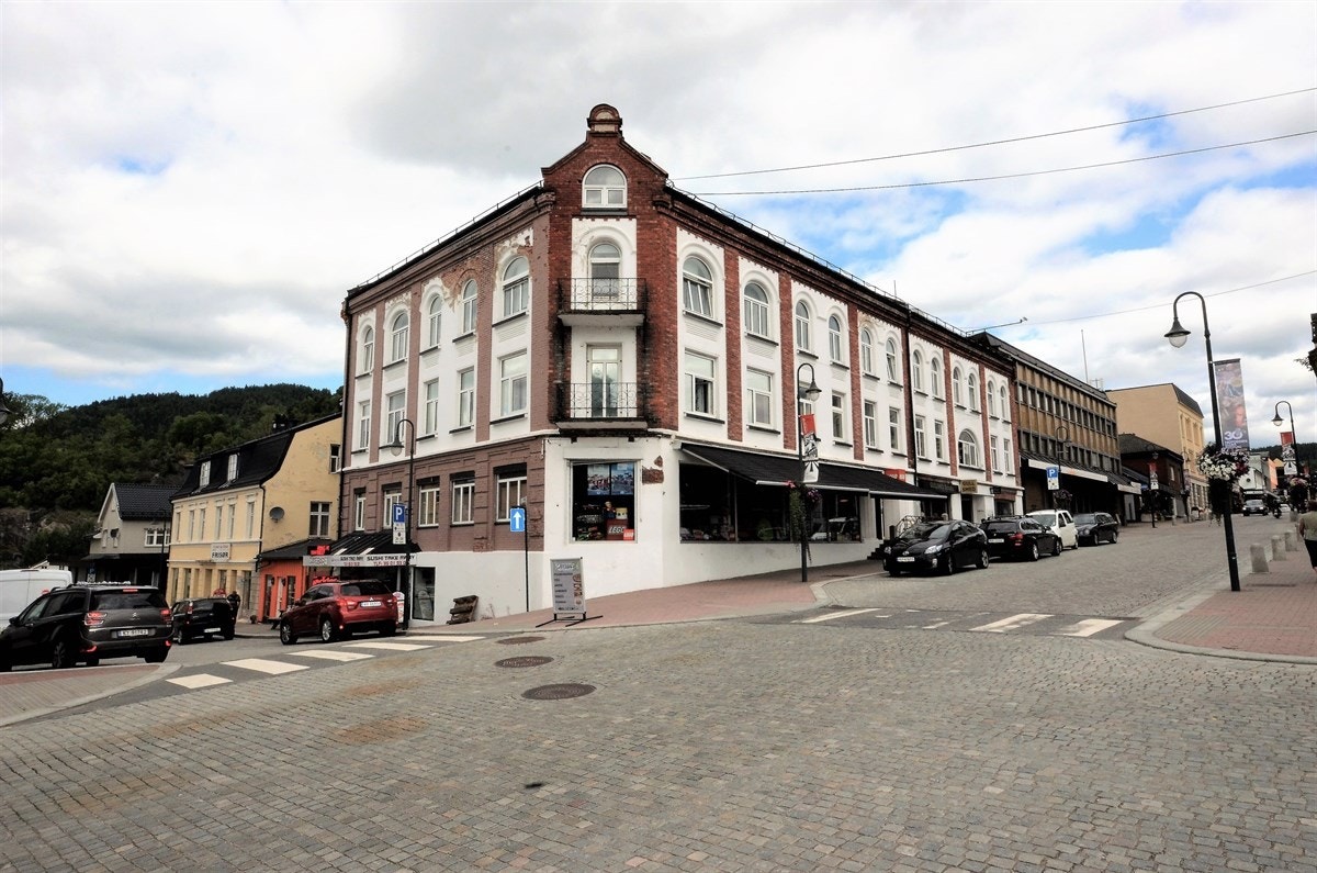 Vakker hjørnegård midt i byen. Galleribilde