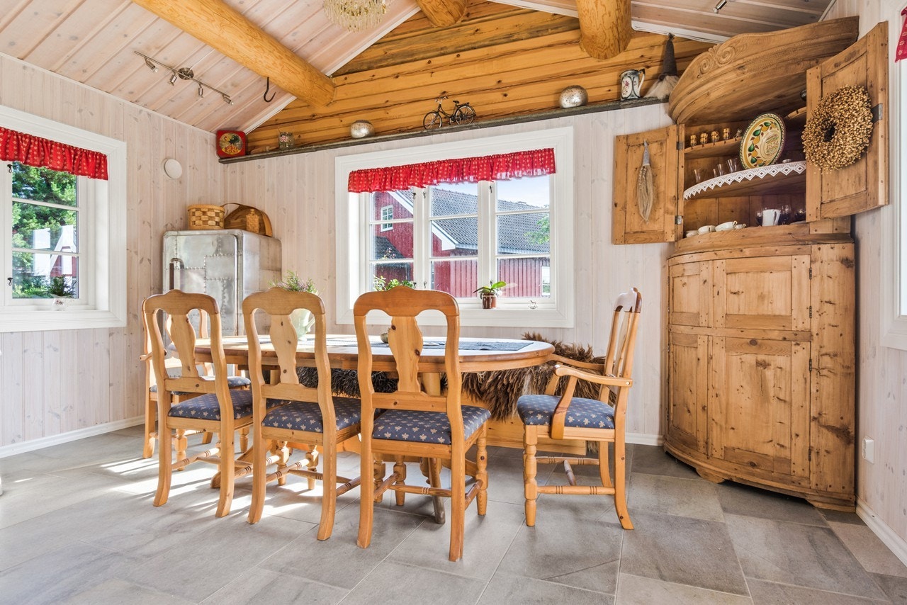 Her i baksthuset har du muligheten til å be inn til gode måltid og festlige lag Galleribilde