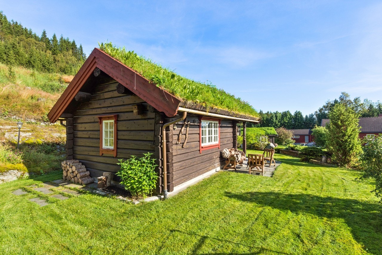 Hytta er en av eiendommens perler. Her kan man lett trekke seg tilbake å nyte dagene Galleribilde