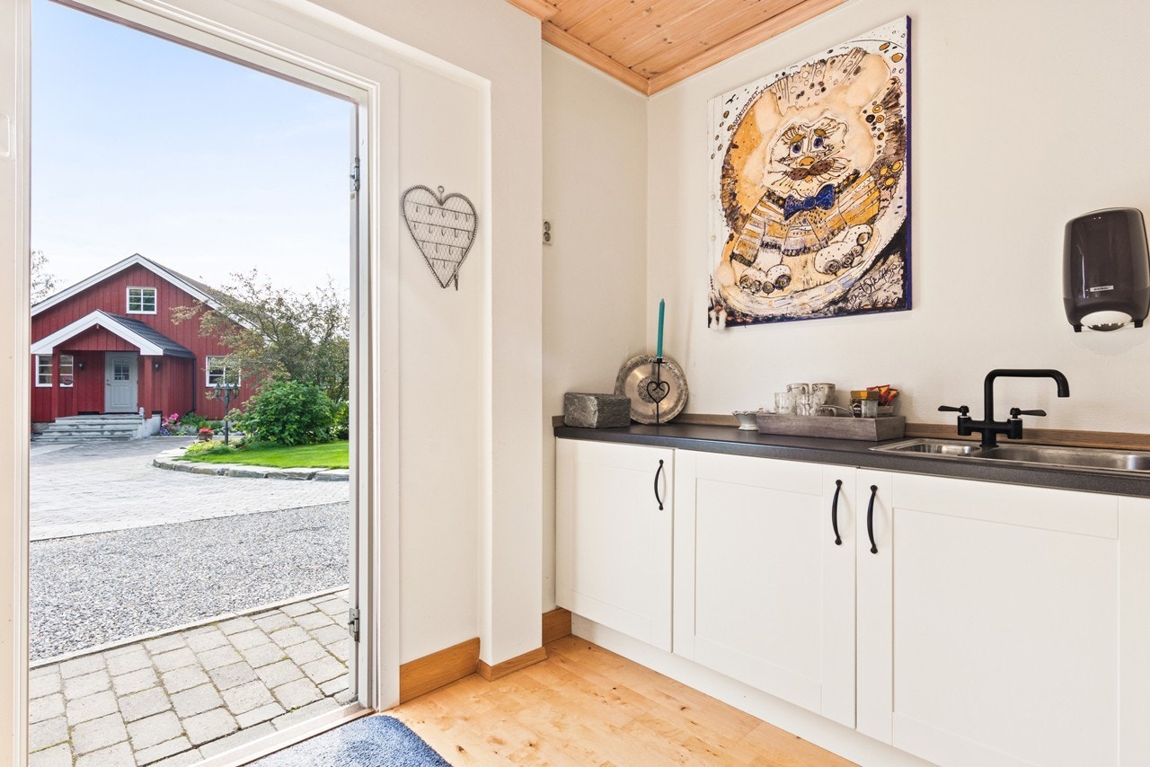 I klinikken finner du også en liten kjøkkenkrok Galleribilde