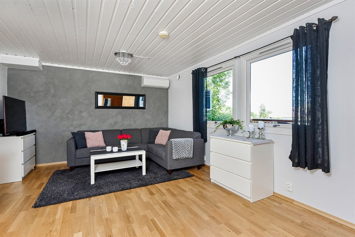 Utleiedelen holder en god standard og har gode vindusflater som gir rommene godt med naturlig lys. Galleribilde