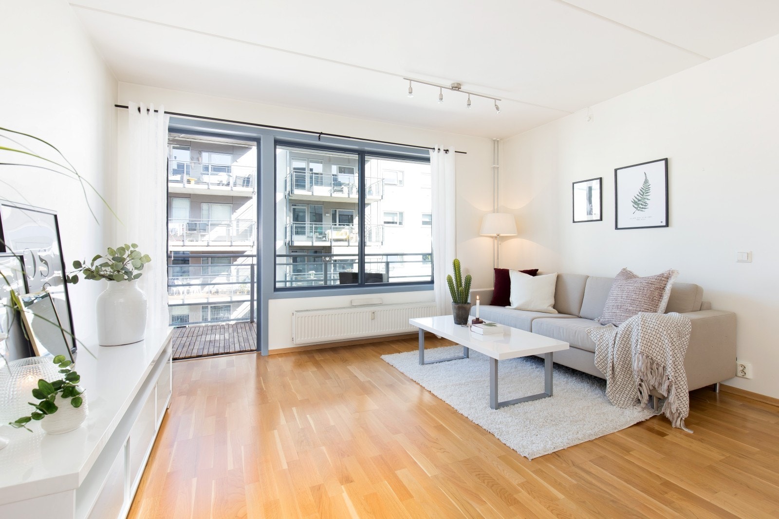 Stue med utgang til balkong. Galleribilde