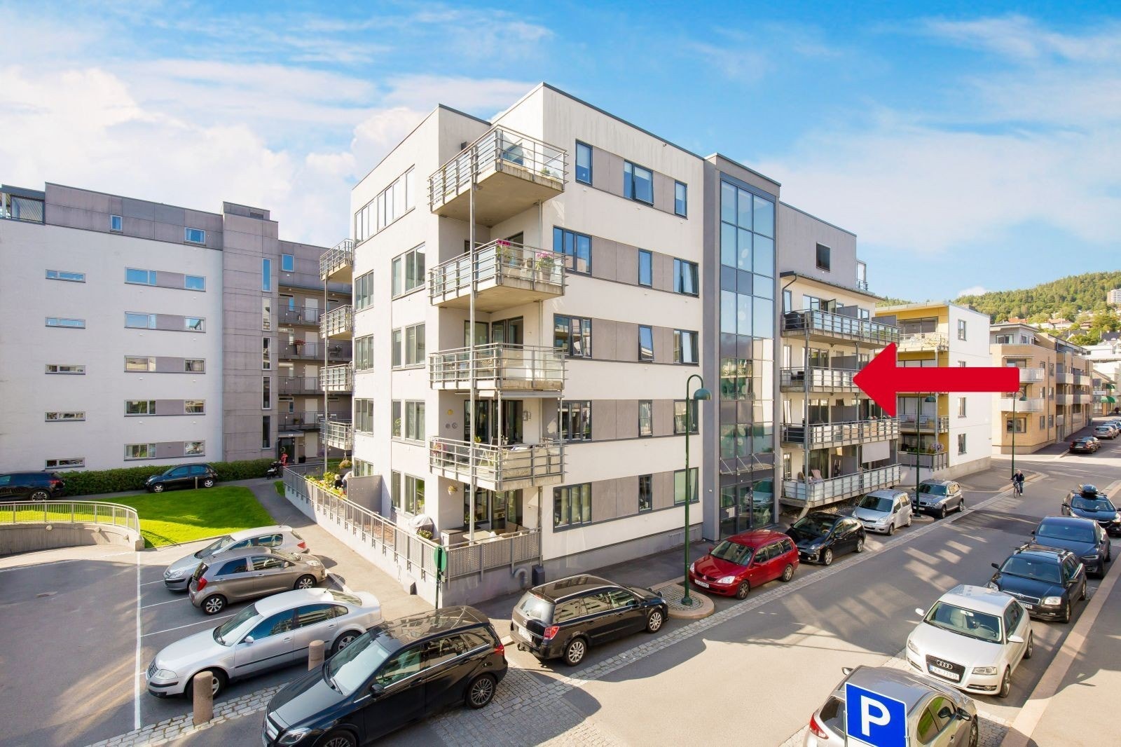 Boligen ligger i 3. etasje, passe skjermet fra trafikk Galleribilde