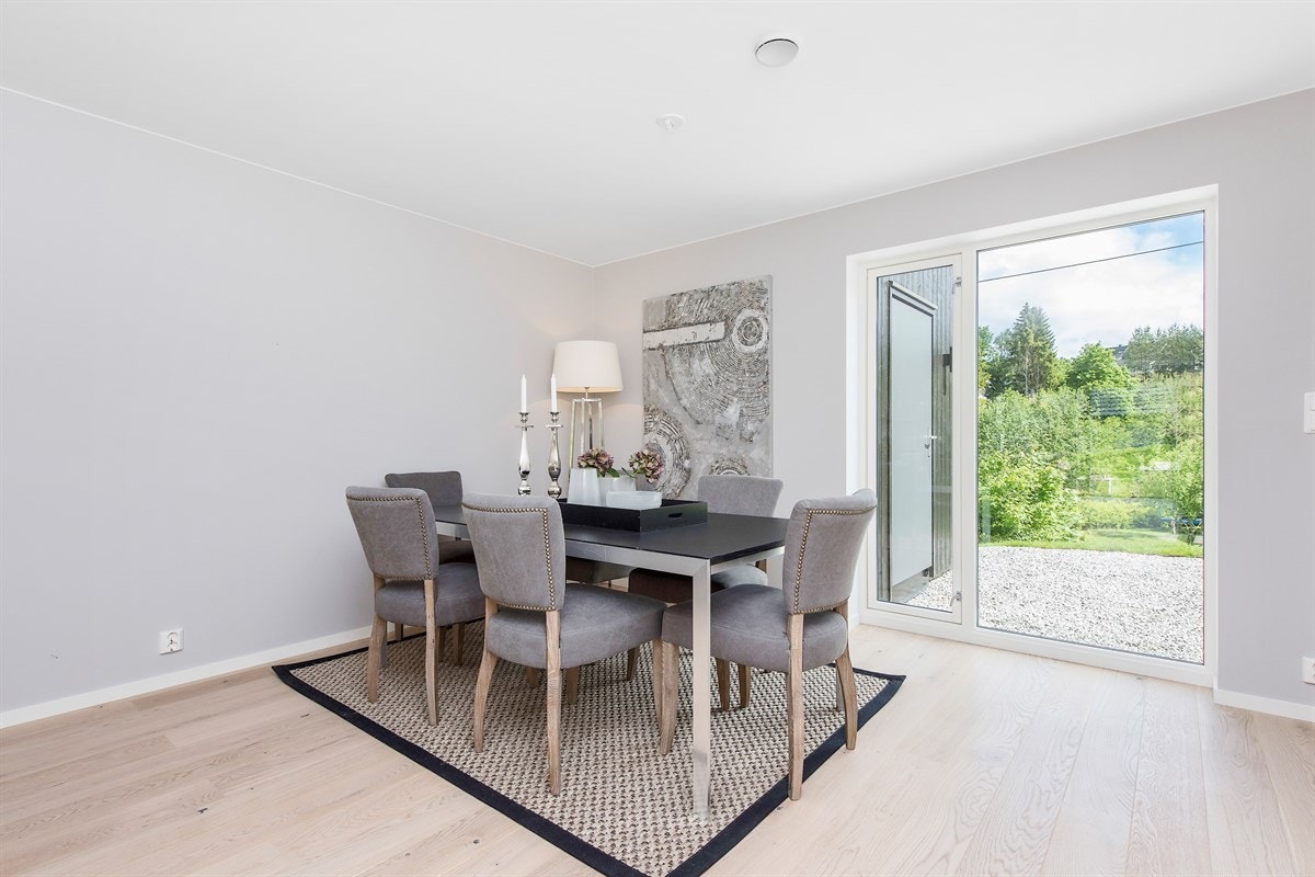 God plass til langbord Galleribilde