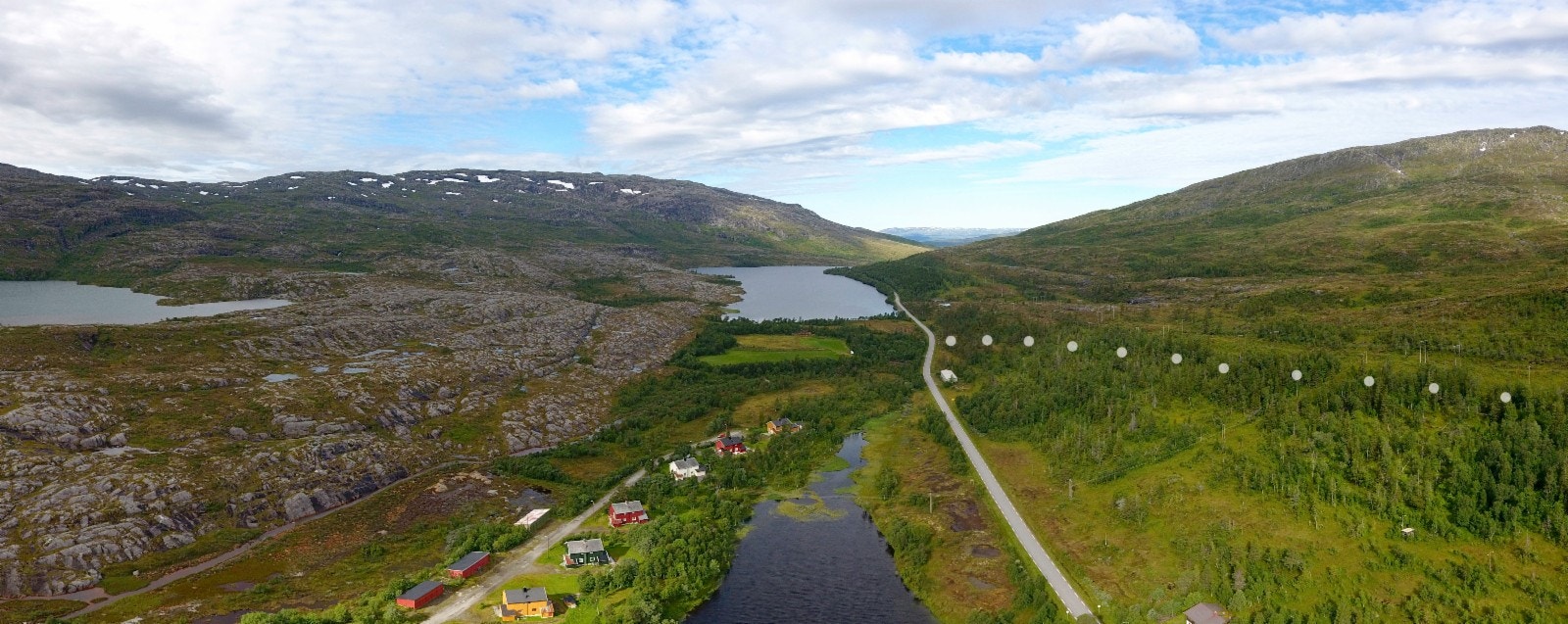 Her ser vi mot tomteområdets vestlige del Galleribilde