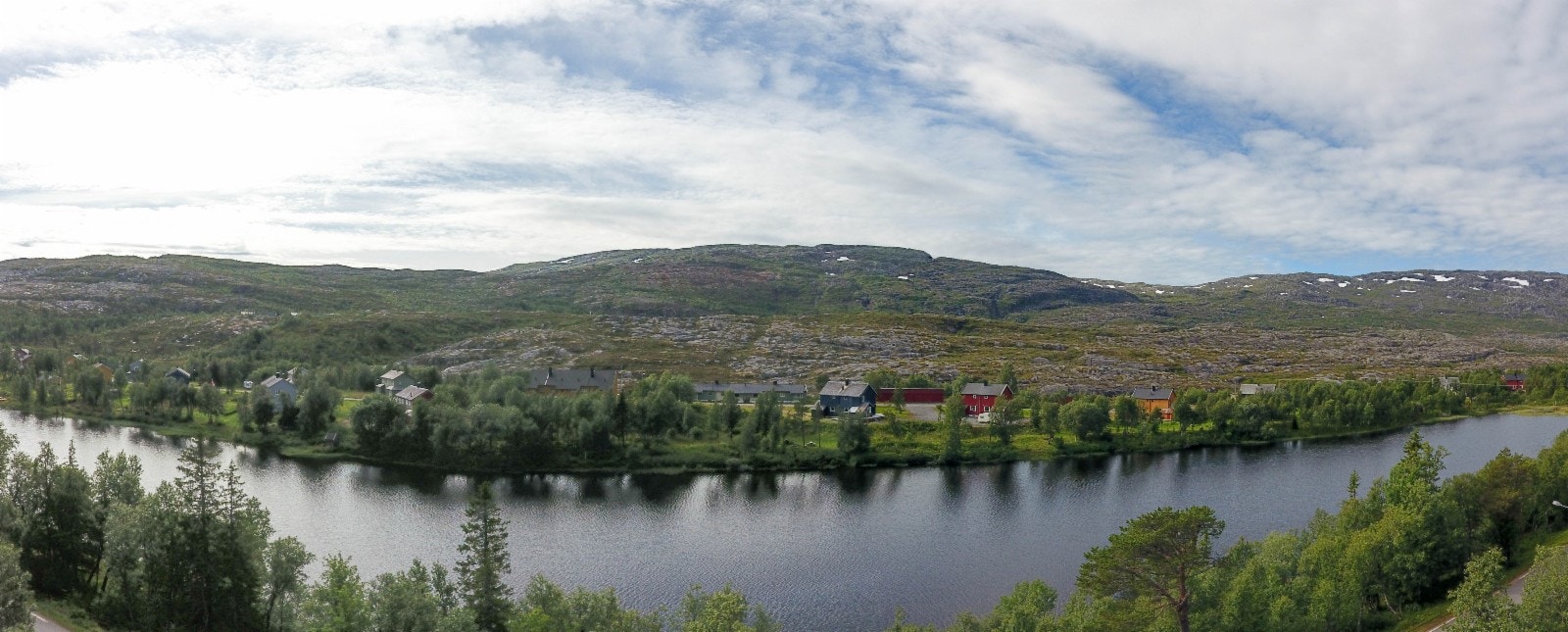 Med utsikt mot sør fra tomteområdet og Lille Skorovatn Galleribilde