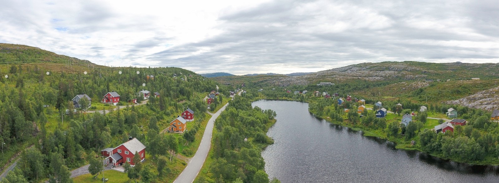 Tomteområdet ligger svært idyllisk til ved foten av Skorovasklompen Galleribilde