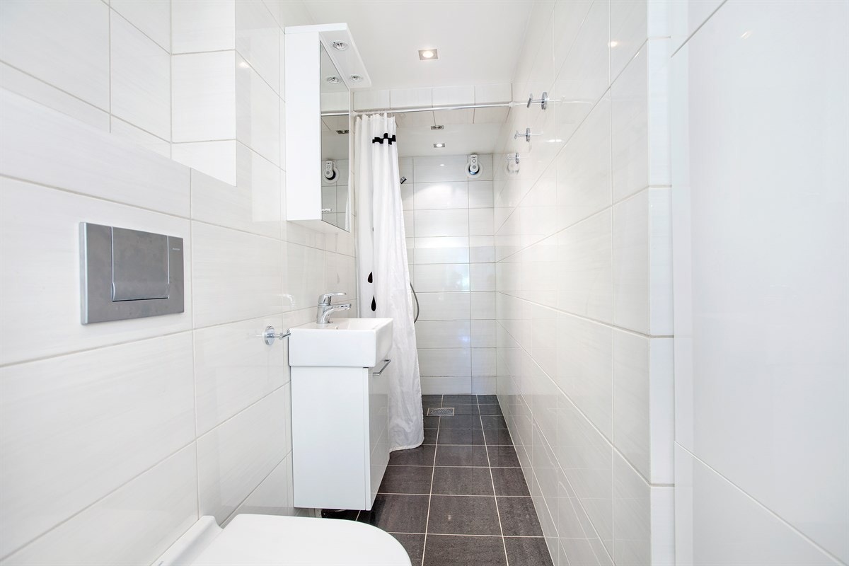 Badeværelse (gammelt bilde) før oppussing i 2025 Galleribilde