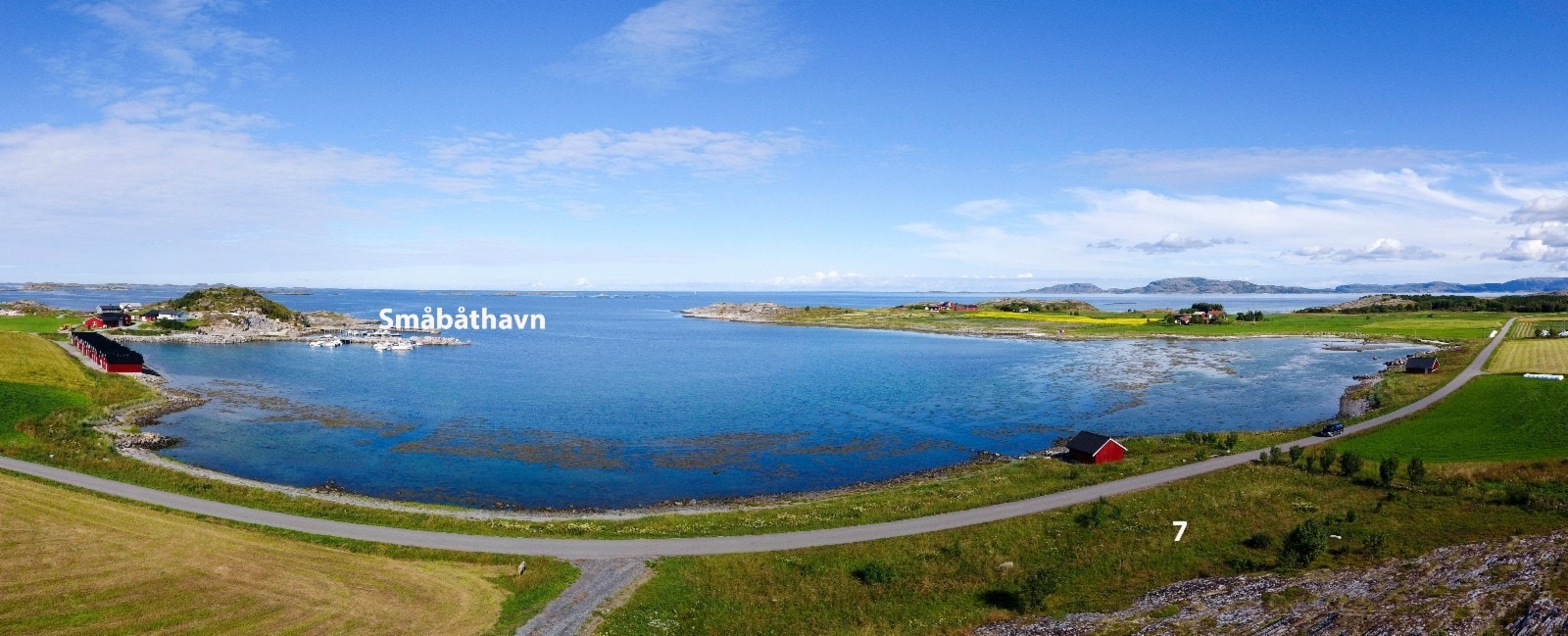 Det er ledige plasser i den lokale småbåthavna noen minutters gange fra Rundhaugen Galleribilde