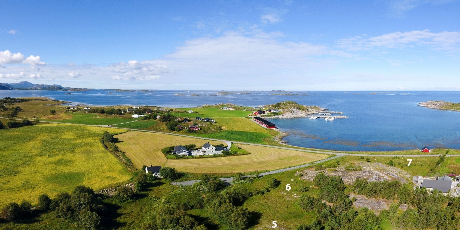 Lauvøya er svært frodig og er en populær fritidsdestinasjon Galleribilde