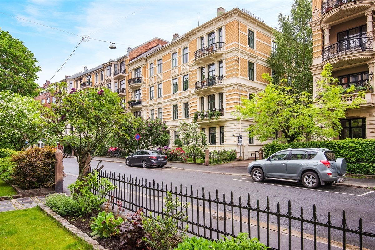 Klassisk vakker gård med forhage - Ettertraktet og flott adresse, bak Slottet Galleribilde