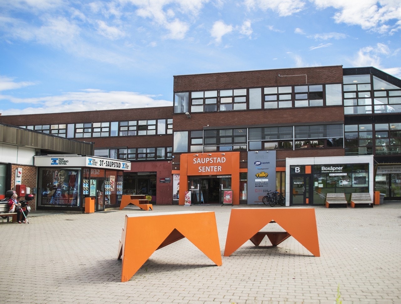Like ved finner du Saupstad senteret med et rikt utvalg av servicefunksjoner Galleribilde